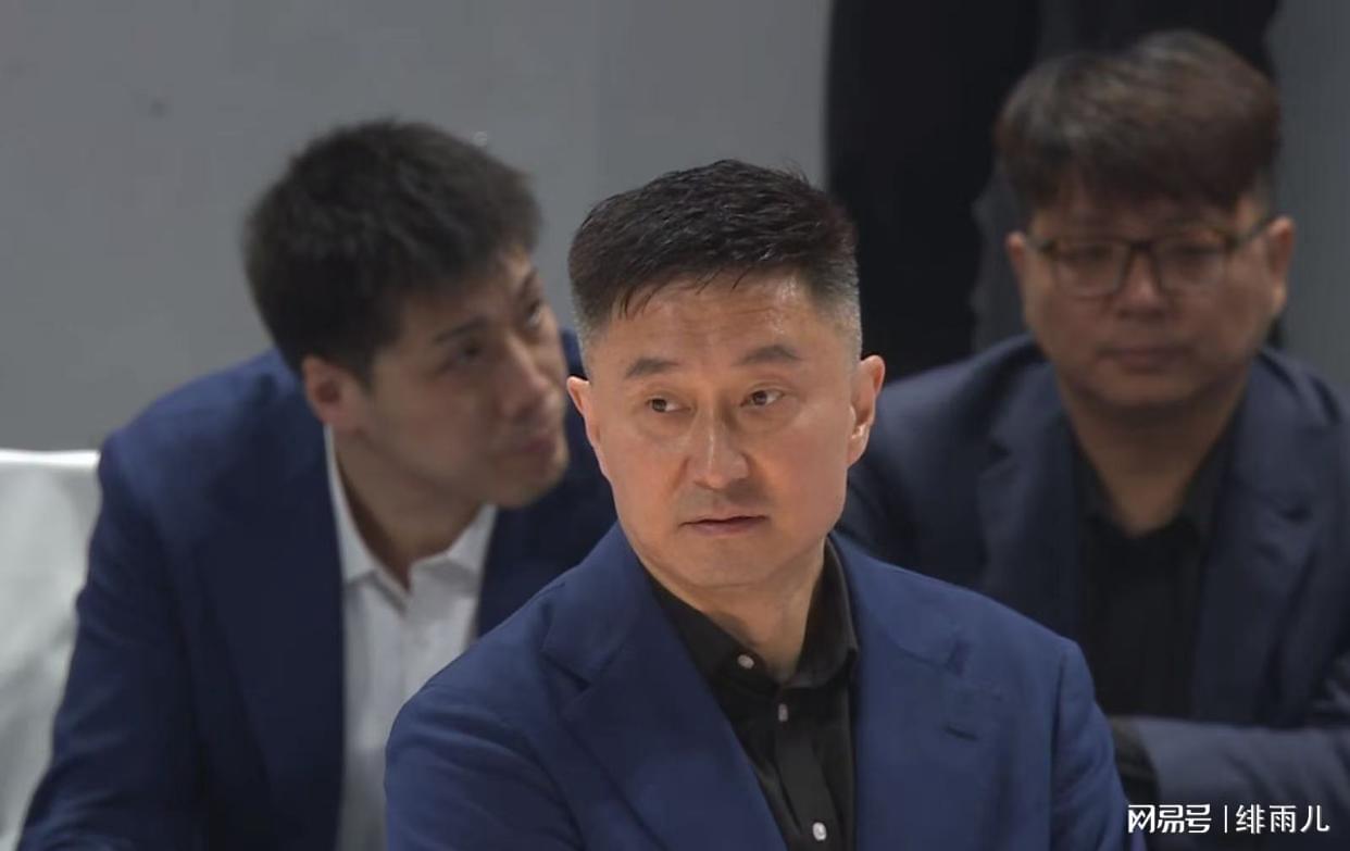 开云体育下载-完全不尊重天赋！广东队锋线被曾凡博打爆了，杜锋拒用黄明依！